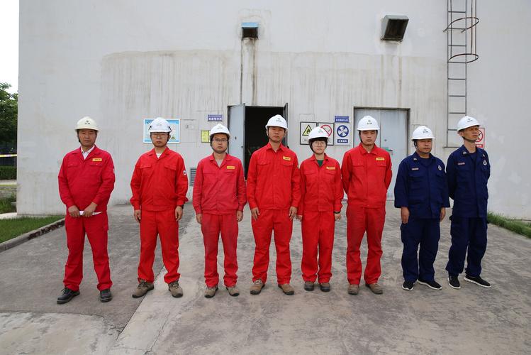 危化行業(yè)靜電隱患大？防爆防靜電工作服杜絕易燃易爆風(fēng)險